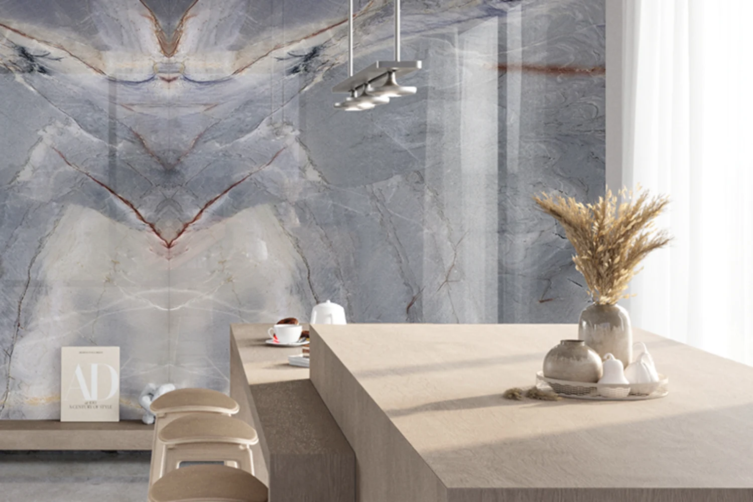 Sala de jantar com parede revestida de quartzito Mystic Blue e mesas e bancos de madeira